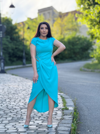 Rochie turcoaz cu detaliu auriu [7]