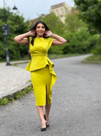 Rochie verde fistic cu volanas pe picior [1]