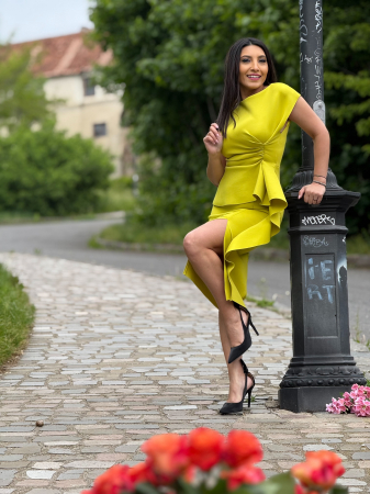 Rochie verde fistic cu volanas pe picior [6]