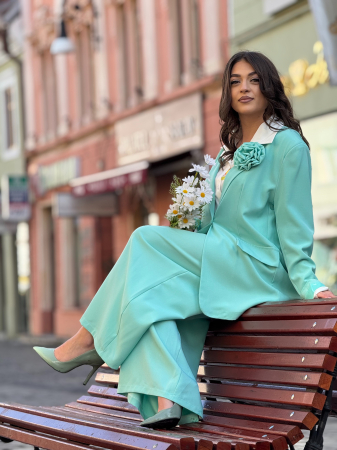 Compleuri si costume - Sacou cu floare