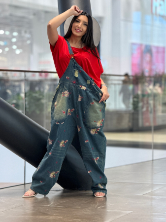 Salopeta din jeans cu floricele aplicate [4]