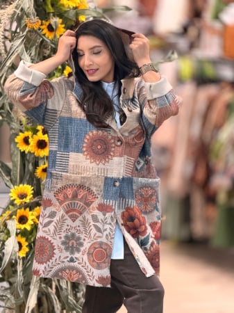 Geci si jachete - Trench cu gluga si imprimeu artistic Frida Kahlo