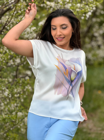 Bluze si camasi - Tricou alb cu imprimeu floral artistic
