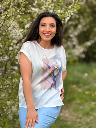 Tricou alb cu imprimeu floral artistic [1]