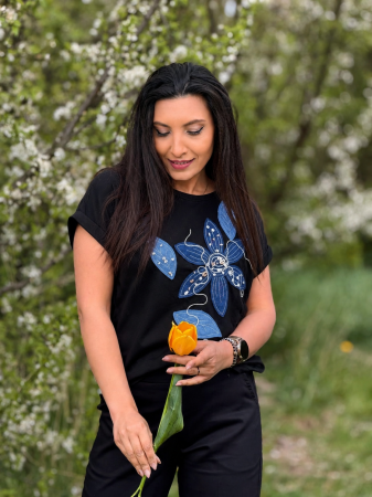 Tricouri si topuri - Tricou cu aplicatie florala 3D
