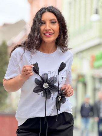 Tricou cu aplicatie florala 3D din voal cu detalii stralucitoare [2]