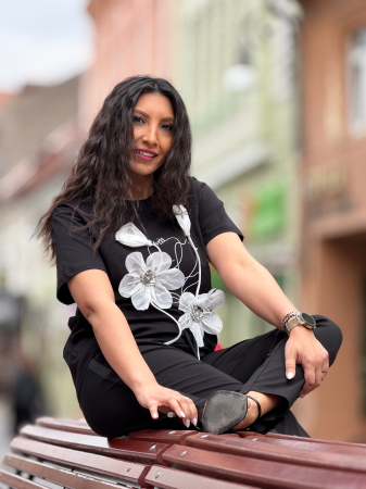 Tricou cu aplicatie florala 3D din voal cu detalii stralucitoare [2]