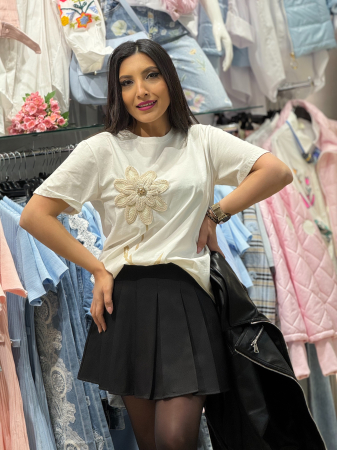 Tricou cu aplicatie florala crosetata 3D [1]