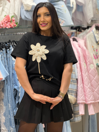 Noutati - Tricou cu aplicatie florala crosetata 3D