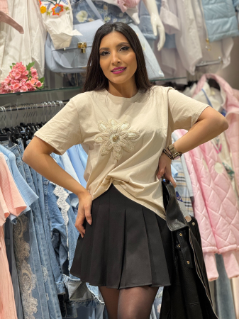 Noutati - Tricou cu aplicatie florala crosetata 3D
