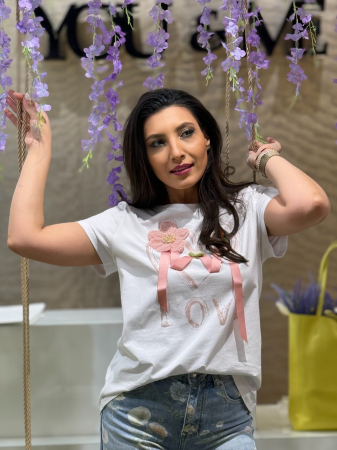 Tricou cu aplicații florale textile și mesaj LOVE stil artistic [2]
