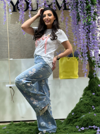 Tricou cu aplicații florale textile și mesaj LOVE stil artistic [4]