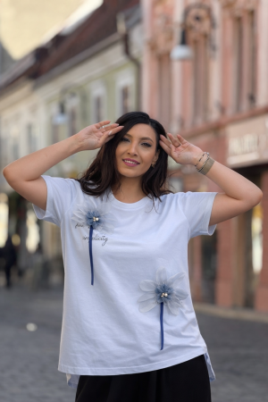 Noutati - Tricou cu flori 3D