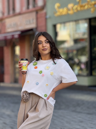 Noutati - Tricou cu floricele
