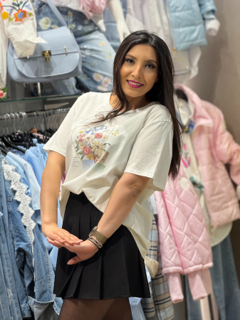 Tricou cu imprimeu floral multicolor in forma de inima [2]