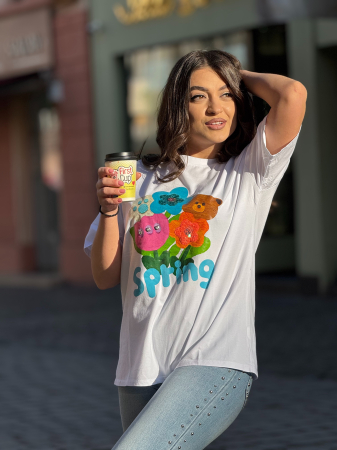 Noutati - Tricou cu imprimeu jucăuș floral, ursuleț decorativ și mesaj Spring
