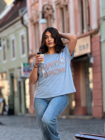 Imbracaminte de dama - Tricou cu mesaj Summer Amazing și aplicații florale textile