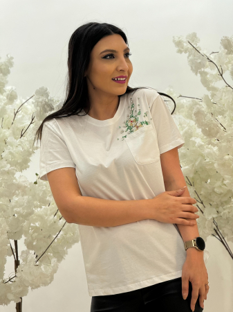 Tricou cu pietricele la buzunar [2]