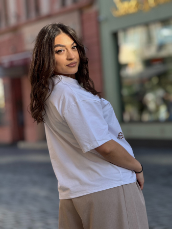 Tricou lejer cu imprimeu ursuleț, fundiță strălucitoare și detalii decorative [3]