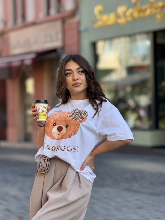 Tricouri si topuri - Tricou lejer cu imprimeu ursuleț, fundiță strălucitoare și detalii decorative