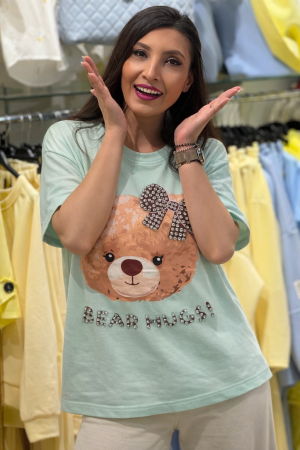 Noutati - Tricou lejer cu imprimeu ursuleț, fundiță strălucitoare și detalii decorative
