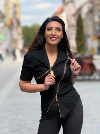 Tricouri si topuri - Tricou negru cu fermoare aurii