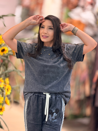 Tricouri si topuri - Tricou negru din bumbac cu capse aplicate