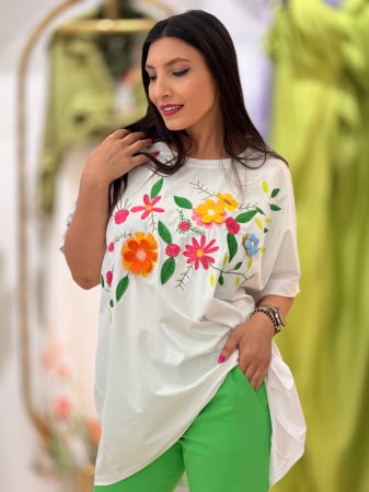 Bluze si camasi - Tricou oversized cu broderie florala