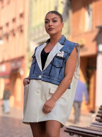 Imbracaminte de dama - Vesta cu detaliu din jeans