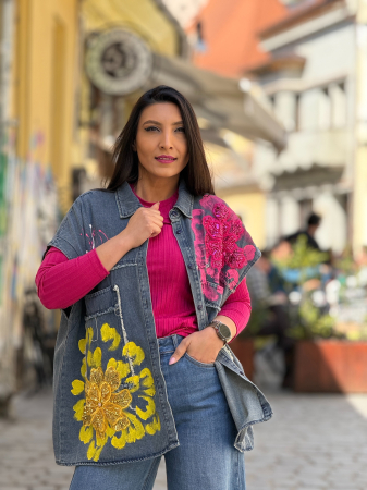 Vesta din jeans cu broderie galben si roz [5]
