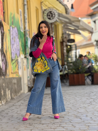 Vesta din jeans cu broderie galben si roz [2]