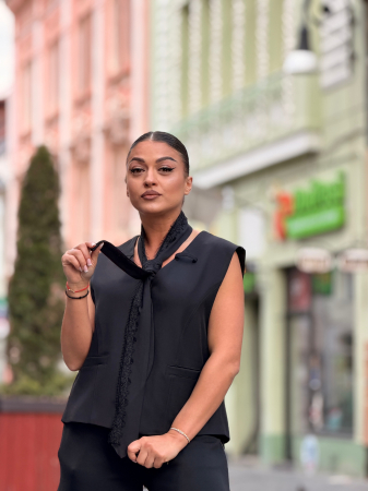 Vesta neagra cu dantela [3]