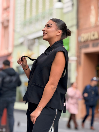 Vesta neagra cu dantela [4]