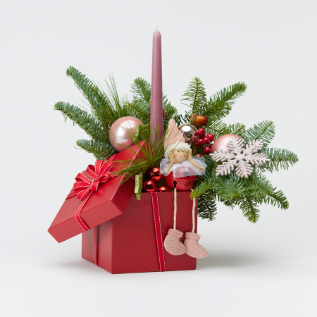 Buchete de iarna - aranjament de craciun cu fetita