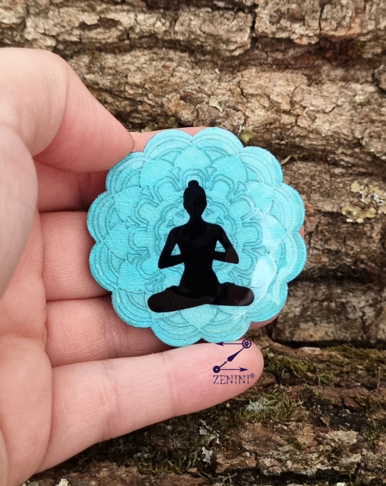 Brosa mandala si silueta yoga, glazurata cu rasina [4]