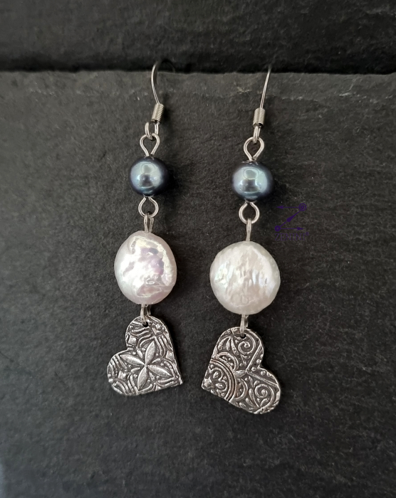 Cercei cu perle de cultura si inimioare de argint cu model oriental [2]