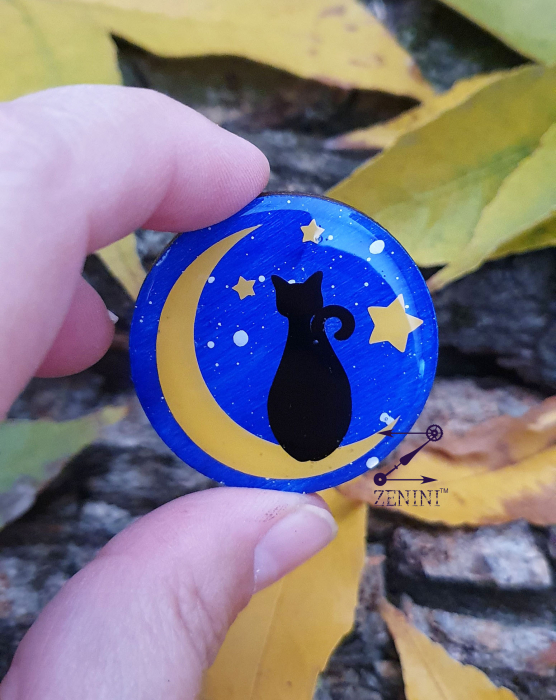Brosa pisica neagra si luna, glazurata cu rasina [2]
