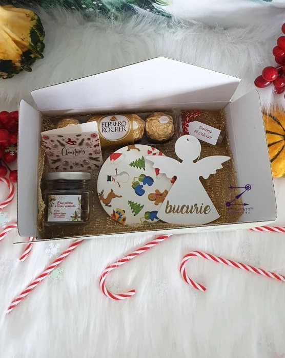 Cutie cadou Craciun cu decoratiuni si bomboane Ferrero Rocher [2]