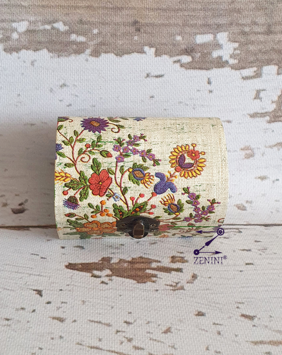 Cutie cu model floral de inspiratie folclorica [4]