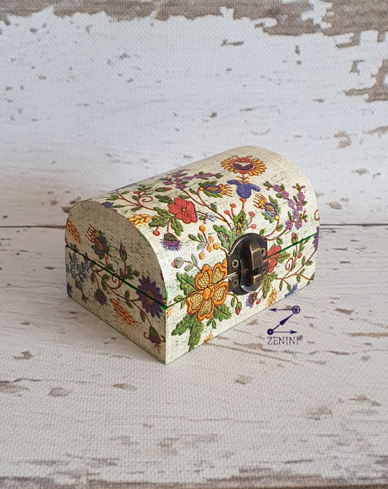 Cutie cu model floral de inspiratie folclorica [2]