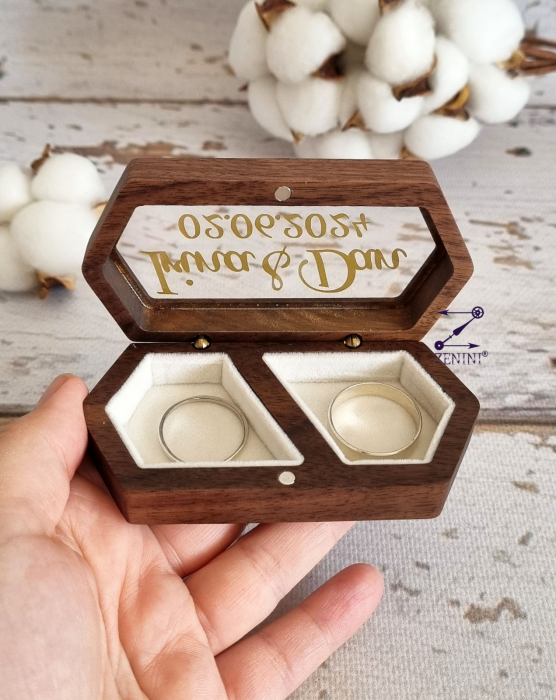 Cutie verighete din lemn cu interior de catifea -  personalizata [3]