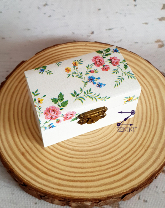 Cutiuta verighete din lemn cu floricele multicolore si pernuta din satin catifelat - personalizata [4]