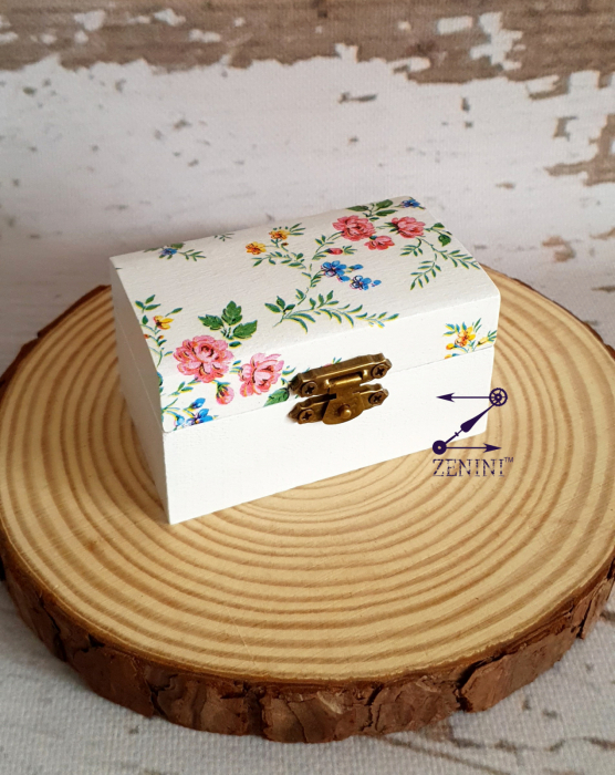 Cutiuta verighete din lemn cu floricele multicolore si pernuta din satin catifelat - personalizata [2]