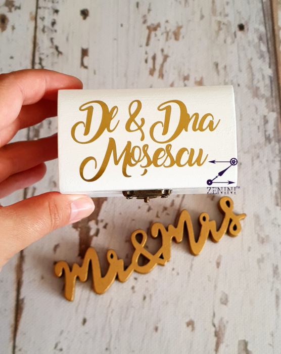 Cutiuta verighete din lemn cu nume familie, cu pernuta din satin catifelat - personalizata [3]