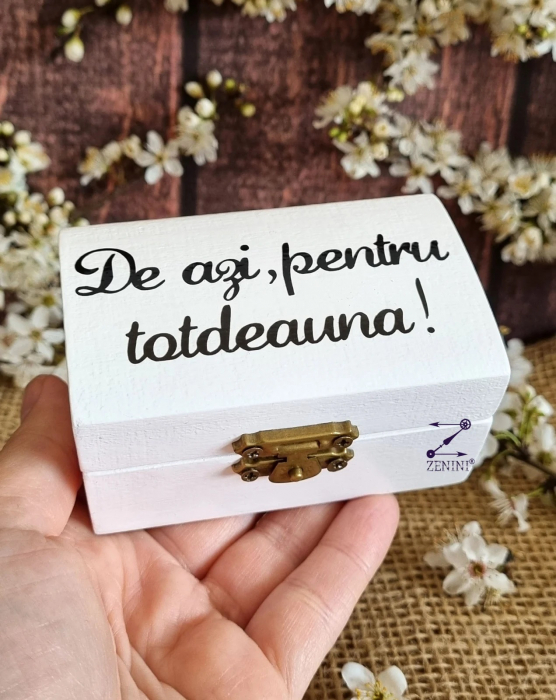 Cutiuta verighete din lemn De azi pentru totdeauna, cu pernuta din satin catifelat - personalizata [3]