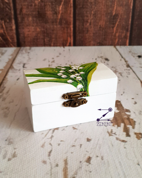 Cutiuta verighete din lemn, decorata cu lacramioare, cu pernuta din satin catifelat - personalizata [3]