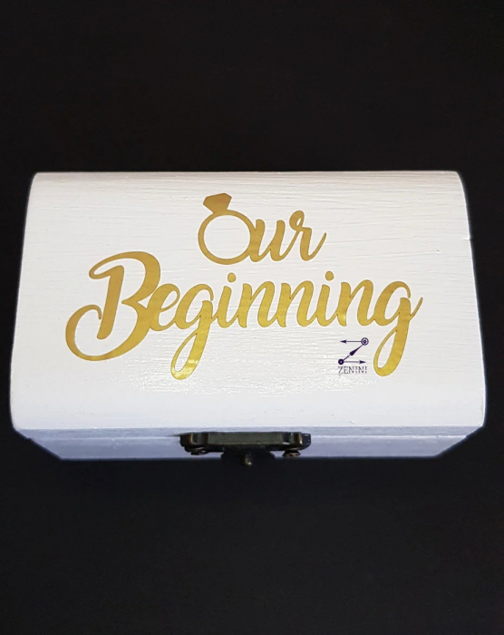 Cutiuta verighete din lemn Our Beginning, cu pernuta din satin catifelat - personalizata [2]