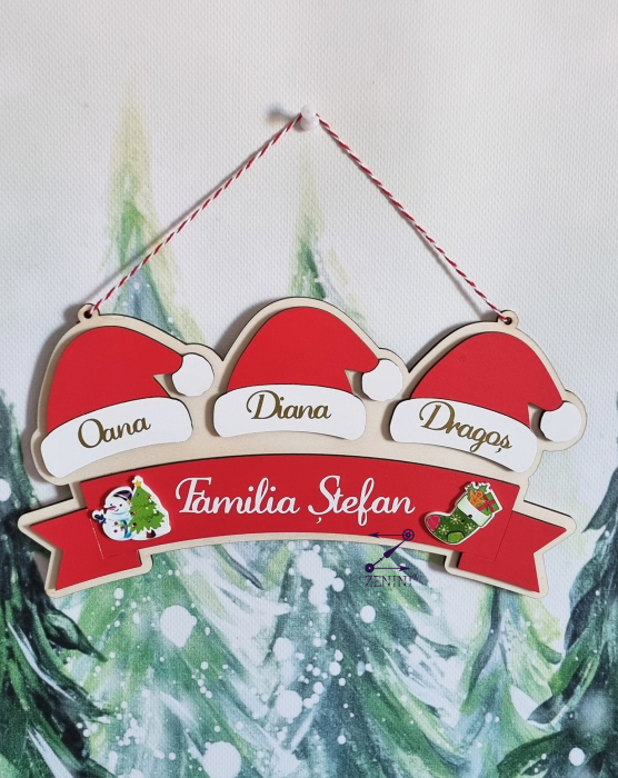 Decoratiune membrii familiei cu caciulite Mos Craciun [6]