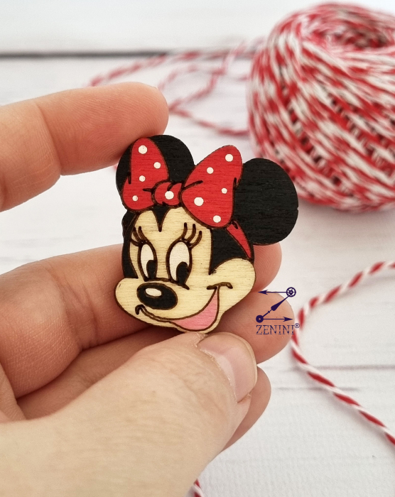 Martisor brosa Minnie Mouse din lemn, pictat manual [3]