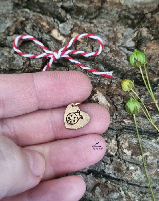 Martisor buburuza din bronz [2]